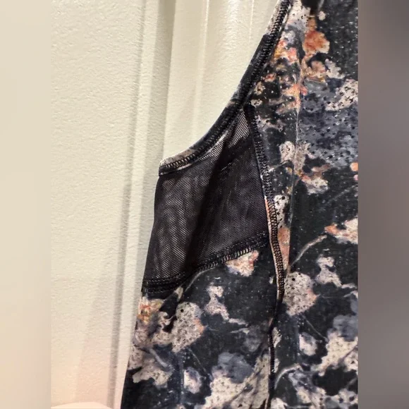 Lululemon Sculpt Tank II in Spring Bloom Multi / Black - Picture 2 of 6